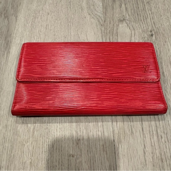 Louis Vuitton Women's Red Epi Leather International Long Trifold Wallet EUC - Picture 1 of 10